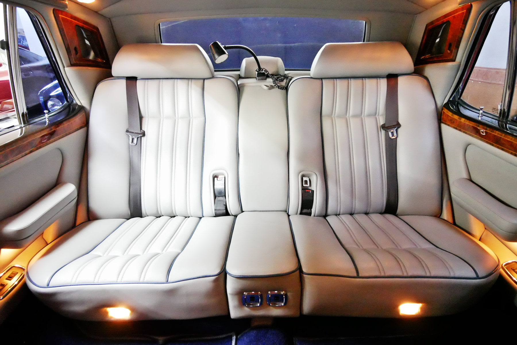 誠F11ロールスロイス白F24デリバリーバン 誠F11ロールスロイス白F24デリバリーバン 誠F11ロールスロイス白